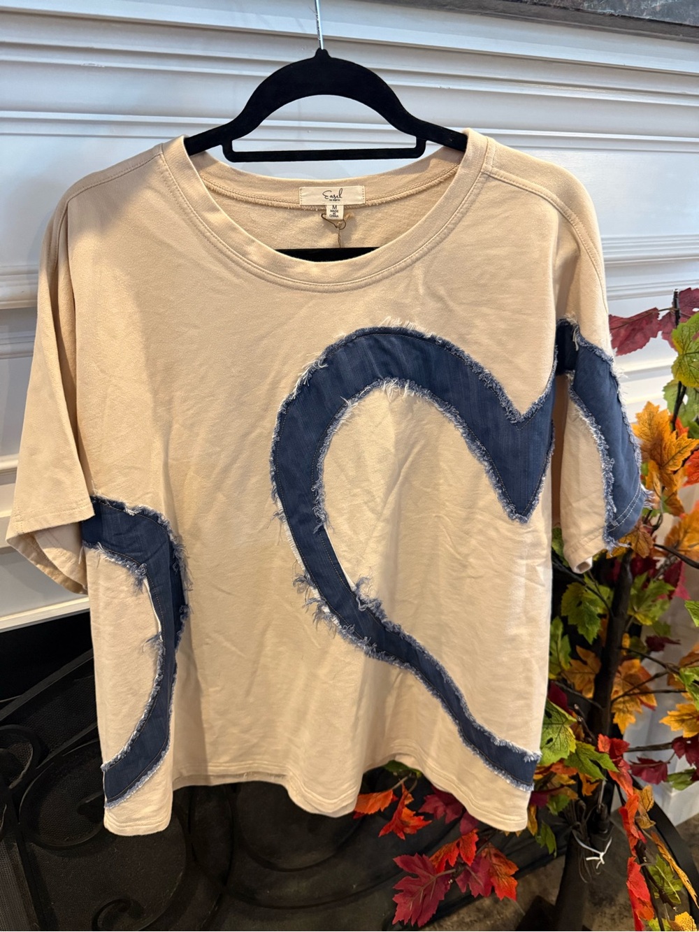 Frayed Heart Short Sleeve Tee - Beige & Navy